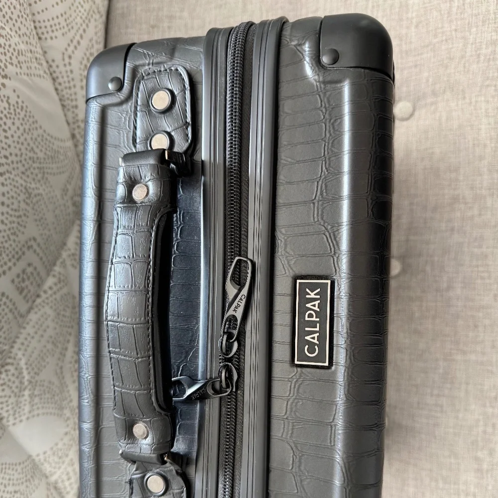 Calpak Carryon Makeup Case - Picture 2 of 7